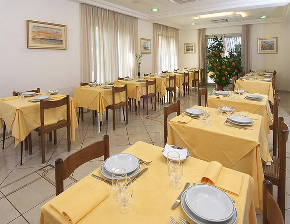 Hotel Vienna Senigallia Esterno foto