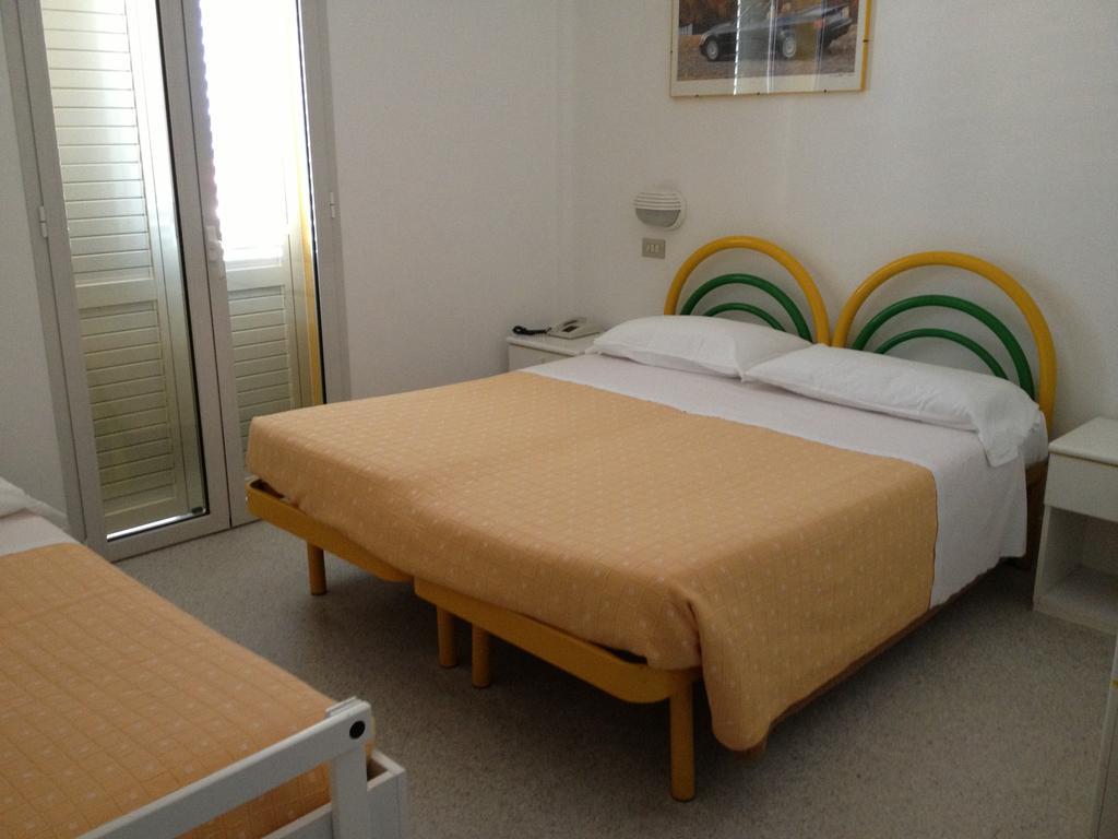 Hotel Vienna Senigallia Camera foto