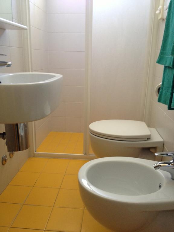 Hotel Vienna Senigallia Camera foto